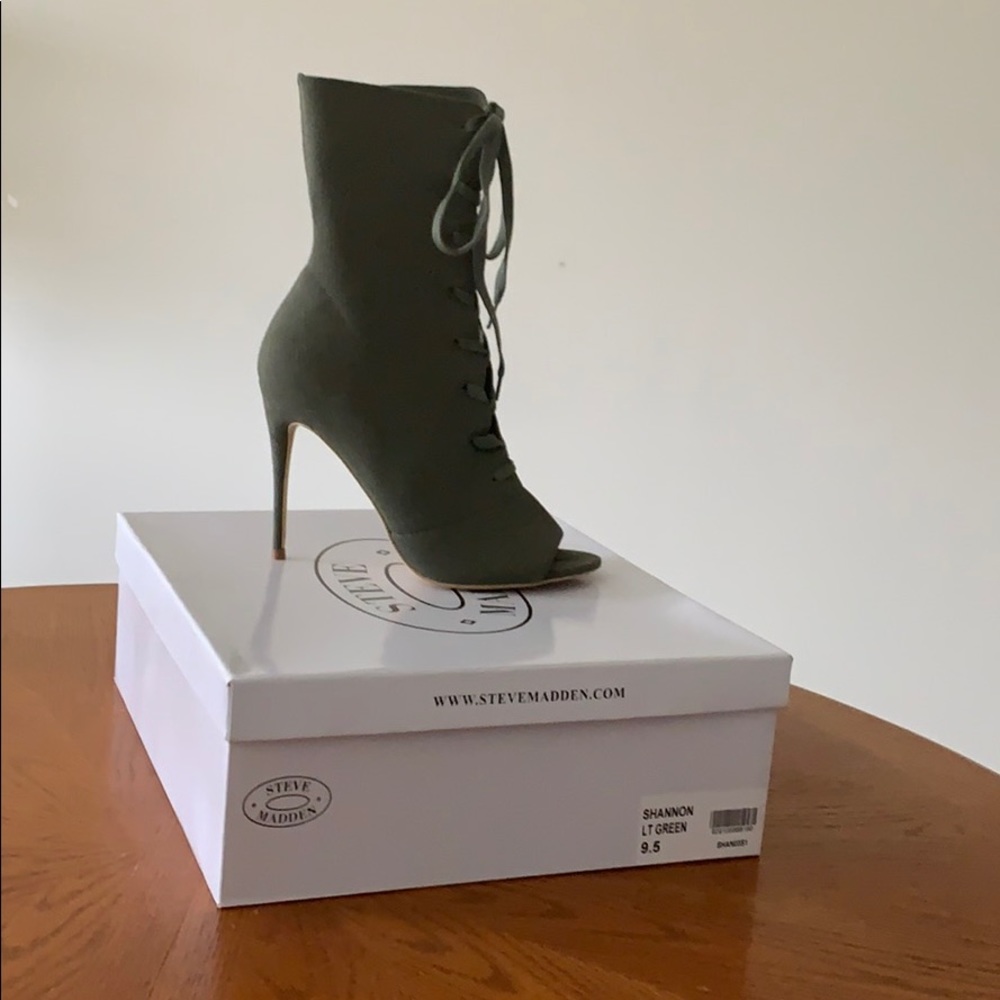 Never worn light green high heeled bootie